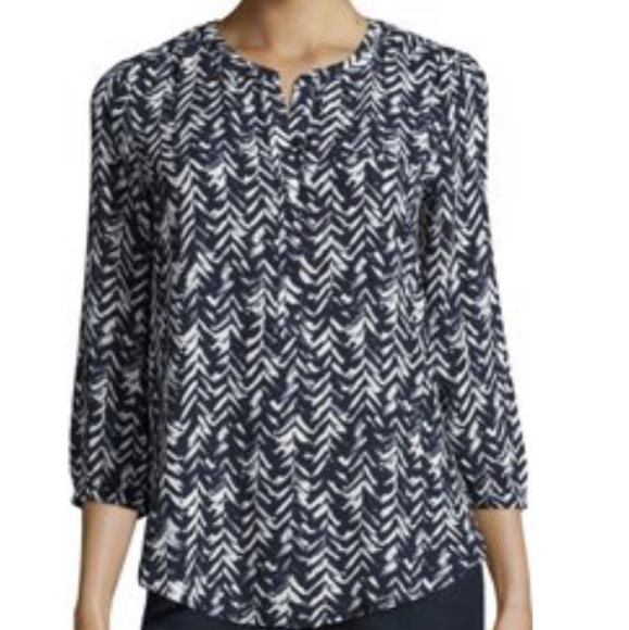 NYJD 3/4-Sleeve Printed Pleated-Back Blouse, Feather Chevron - Picture 1 of 6